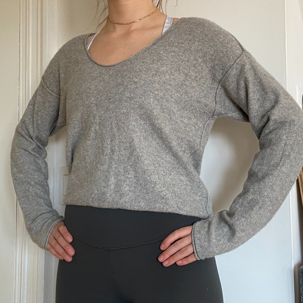 Light grey cropped cashmere sweater